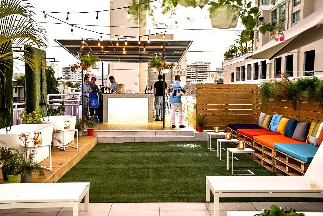 Best Budget & Social Stays Near Piñones Beach (Hostels & Cheap Hotels)