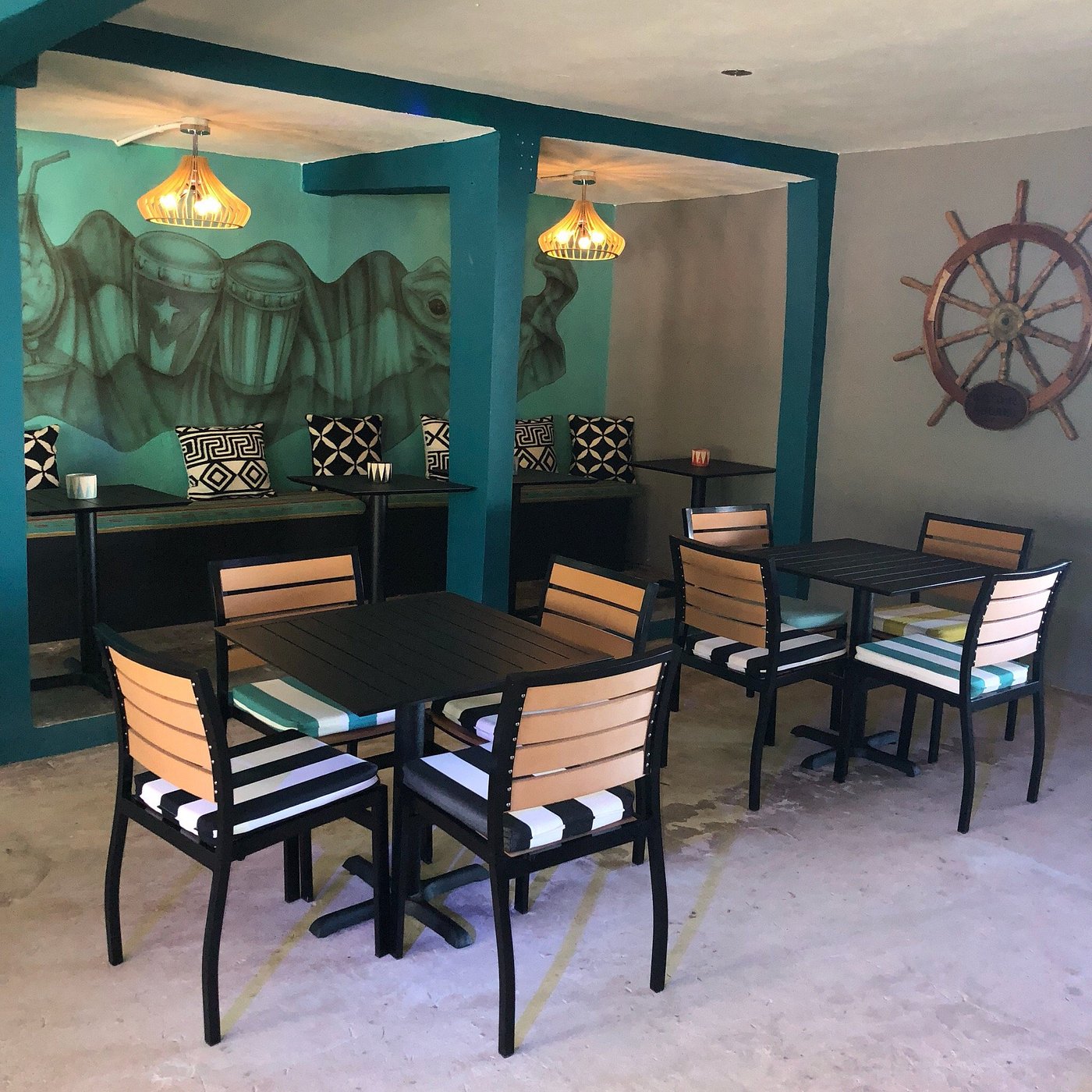 El Krajo Beach Bar Indoor Seating Pinones Beach
