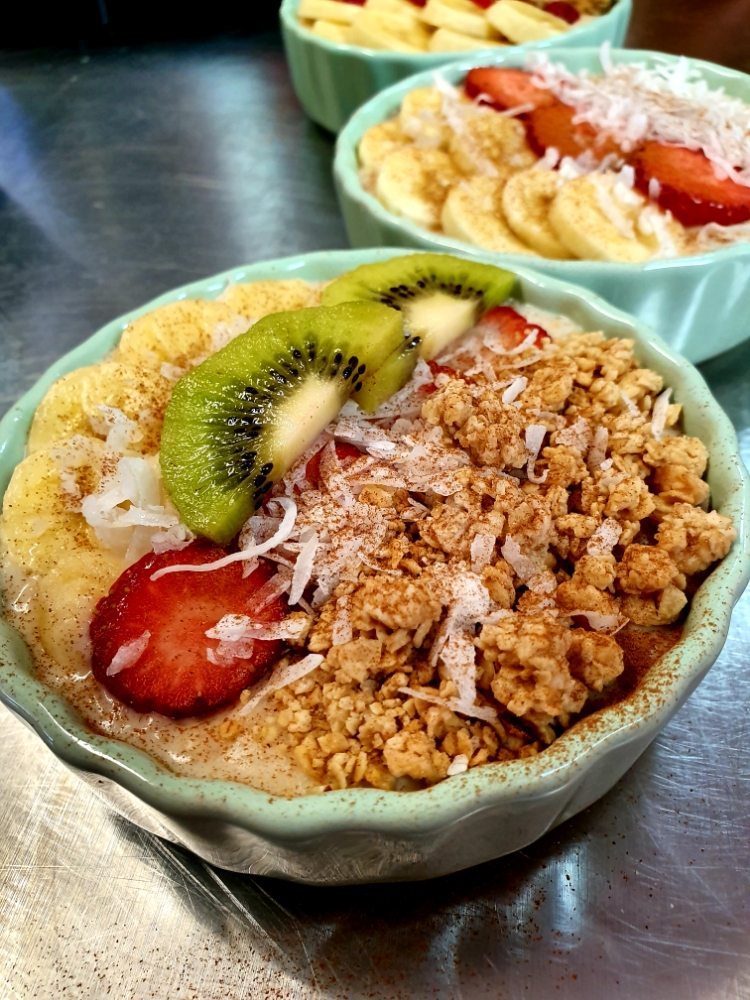 Hijos De La Gran Fruta Granola Fruit Bowl Pinones Beach