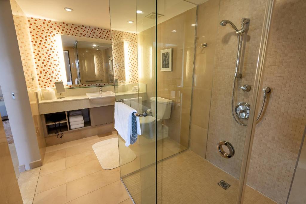 Courtyard By Marriott Pinones Beach Puerto Rico Bathroom