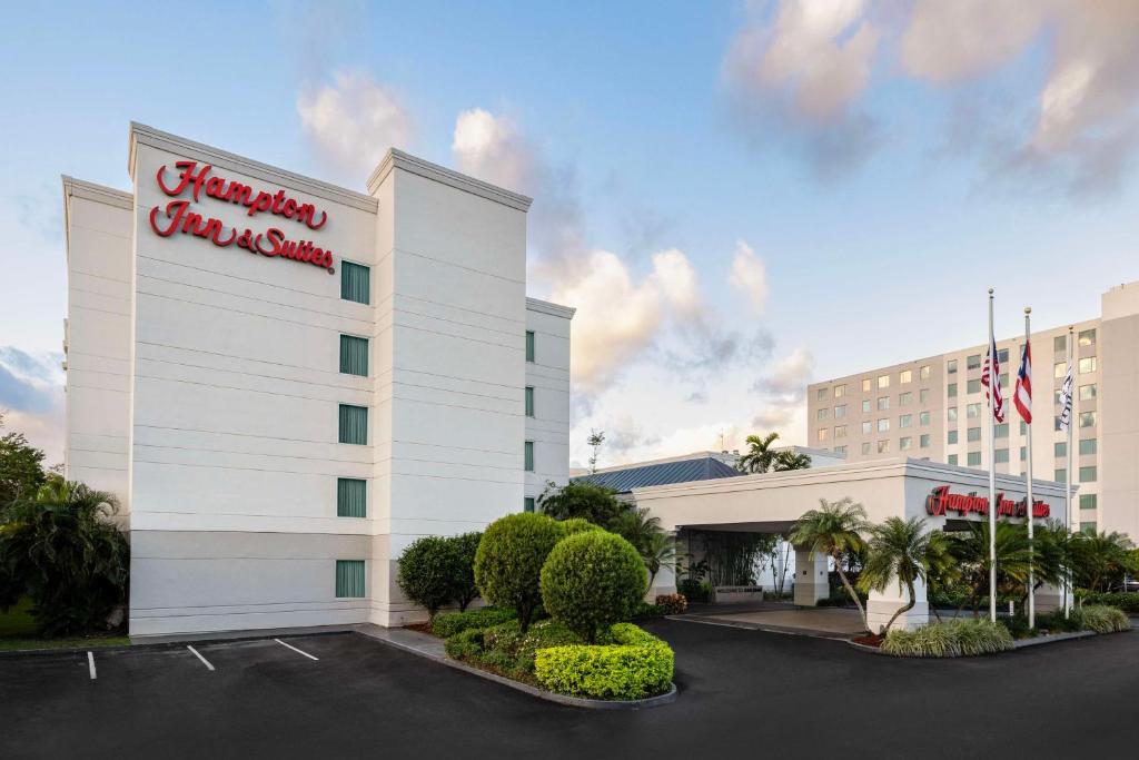 Hampton Inn And Suites Pinones Beach Puerto Rico Exterior