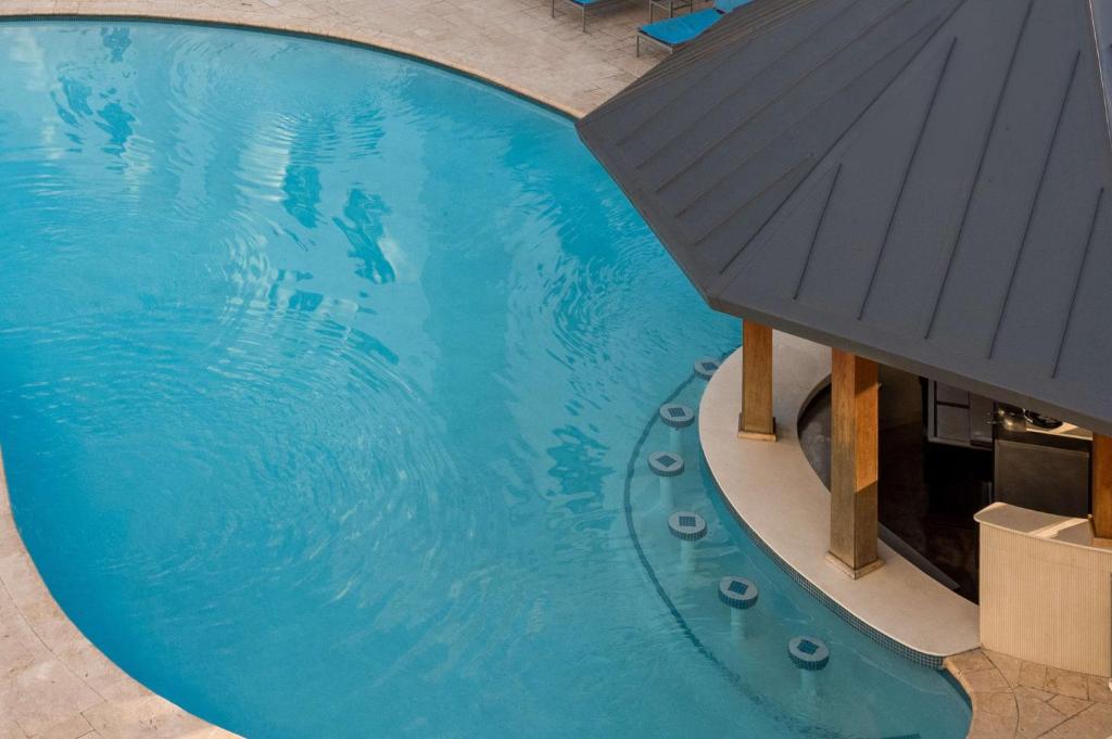 Hampton Inn And Suites Pinones Beach Puerto Rico Pool