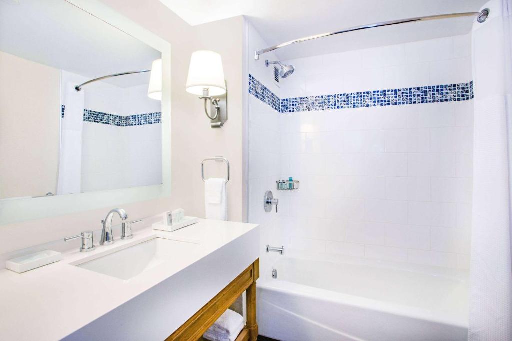 Wyndham Grand Rio Mar Rainforest Beach And Golf Resort Pinones Beach Puerto Rico Bathroom